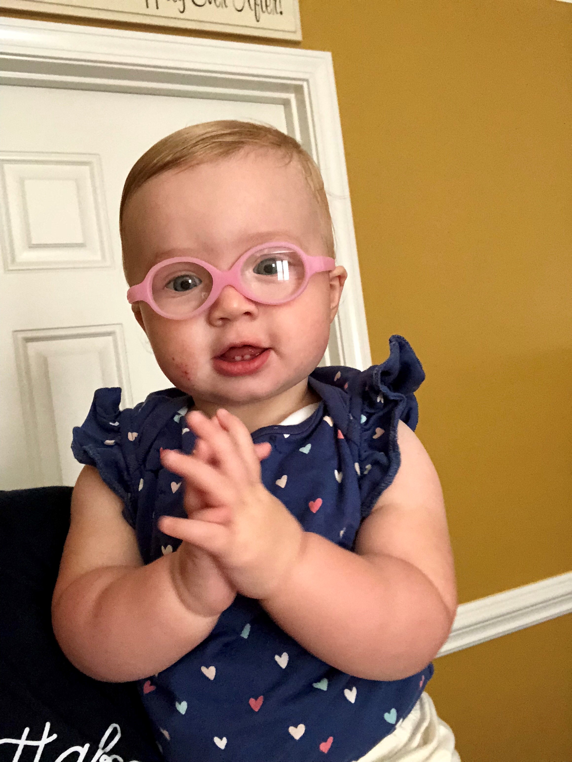 Baby girl has joyful reaction to first pair of glasses | abc7ny.com