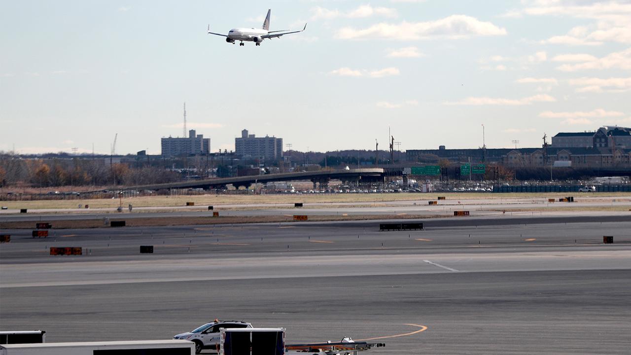 1 dead when LaGuardia-to-Dallas Southwest Airlines flight makes ...