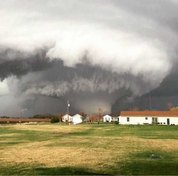 Chicago Weather: Tornadoes touch down, leave 1 dead in Fairdale ...