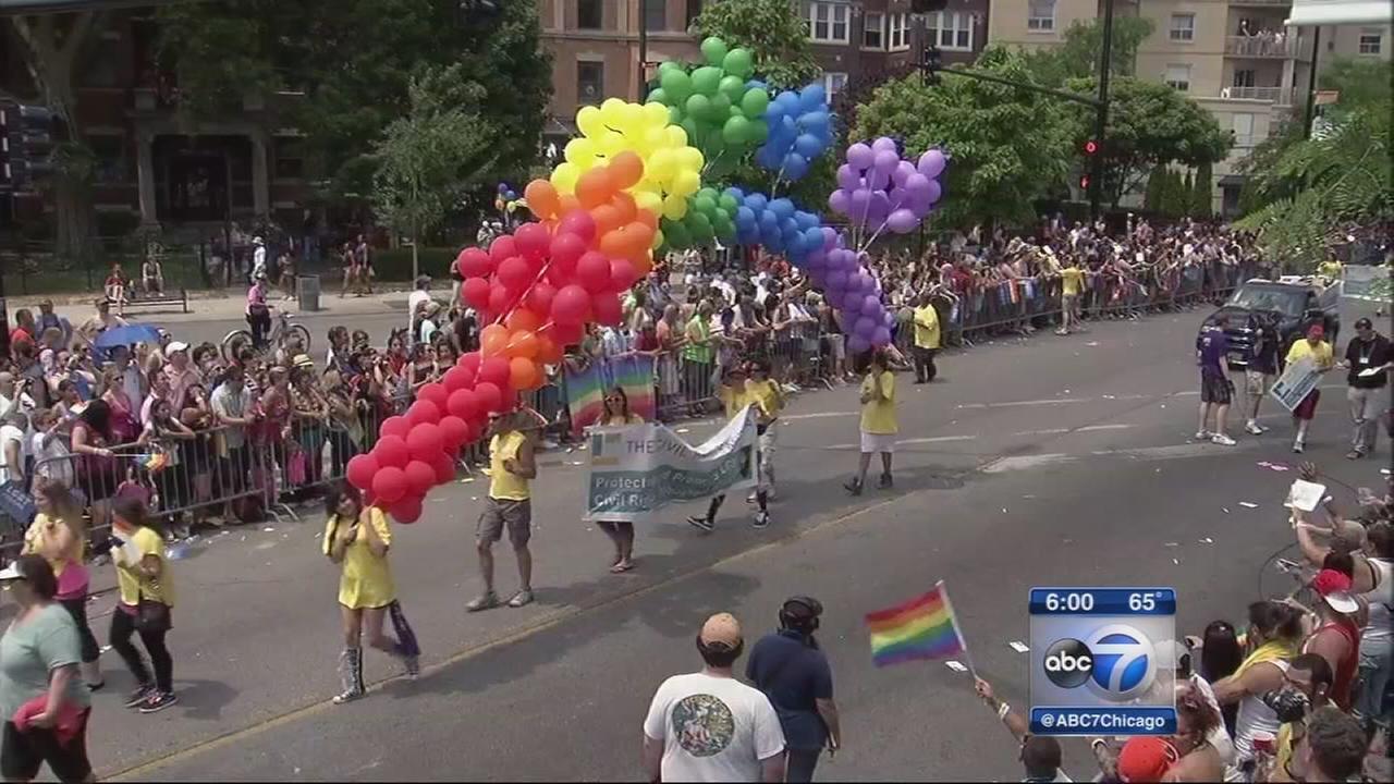 chicago-bisexual-network-pose-fucking-pussy