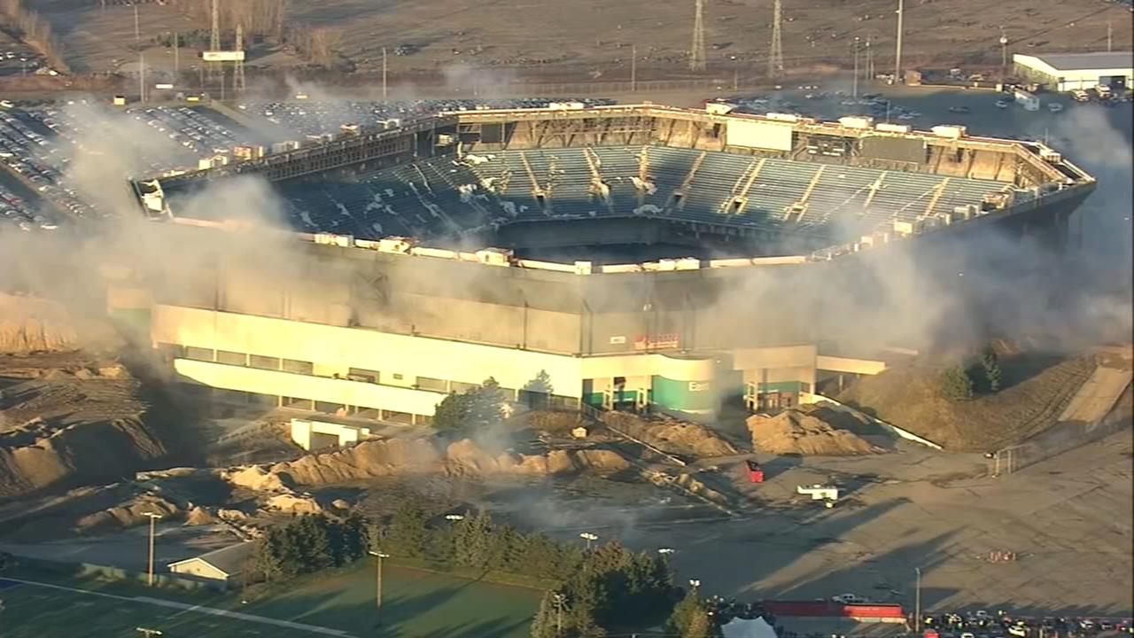 Pontiac Silverdome demolition goes awry, implosion does not bring down ...