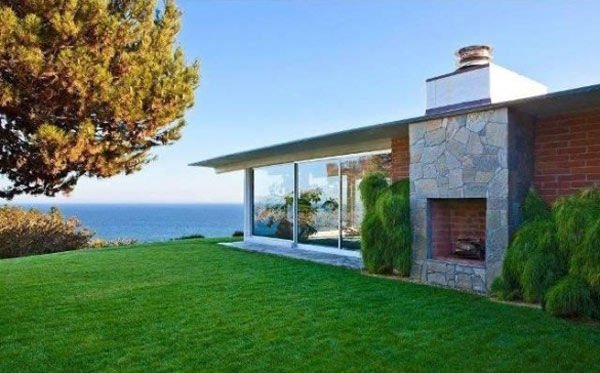 Brad Pitt 39 S 36 13 75 Million Malibu Beach House For 40 Brad Pitt S 13 75 Million Malibu Beach House For Photos